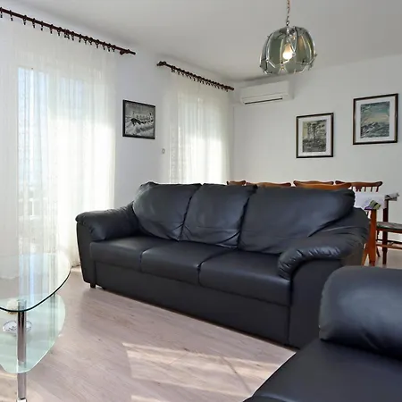 Apartment Apartments With A Parking Space Smrika, Kraljevica - 5508 *