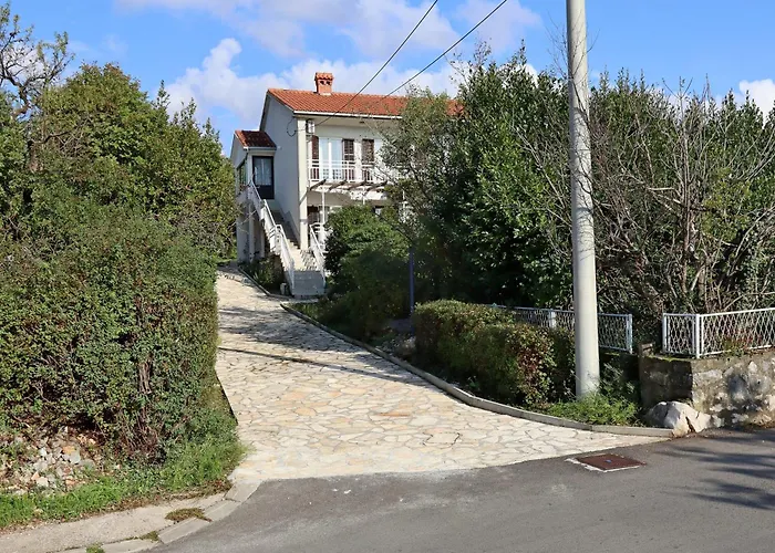 Apartments With Parking Space Smrika, Kraljevica - 5508 *